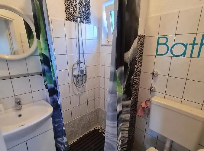 Levarda 아파트 트로기르