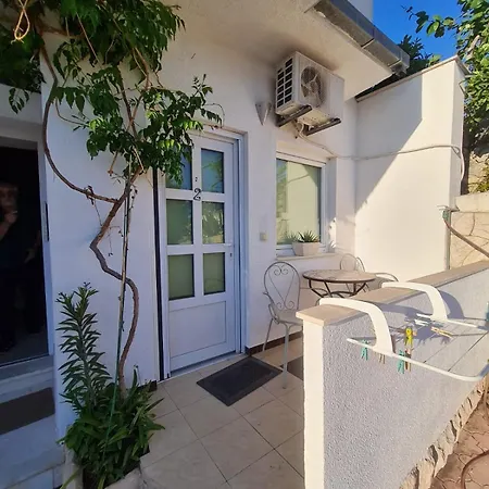 Levarda تروغير